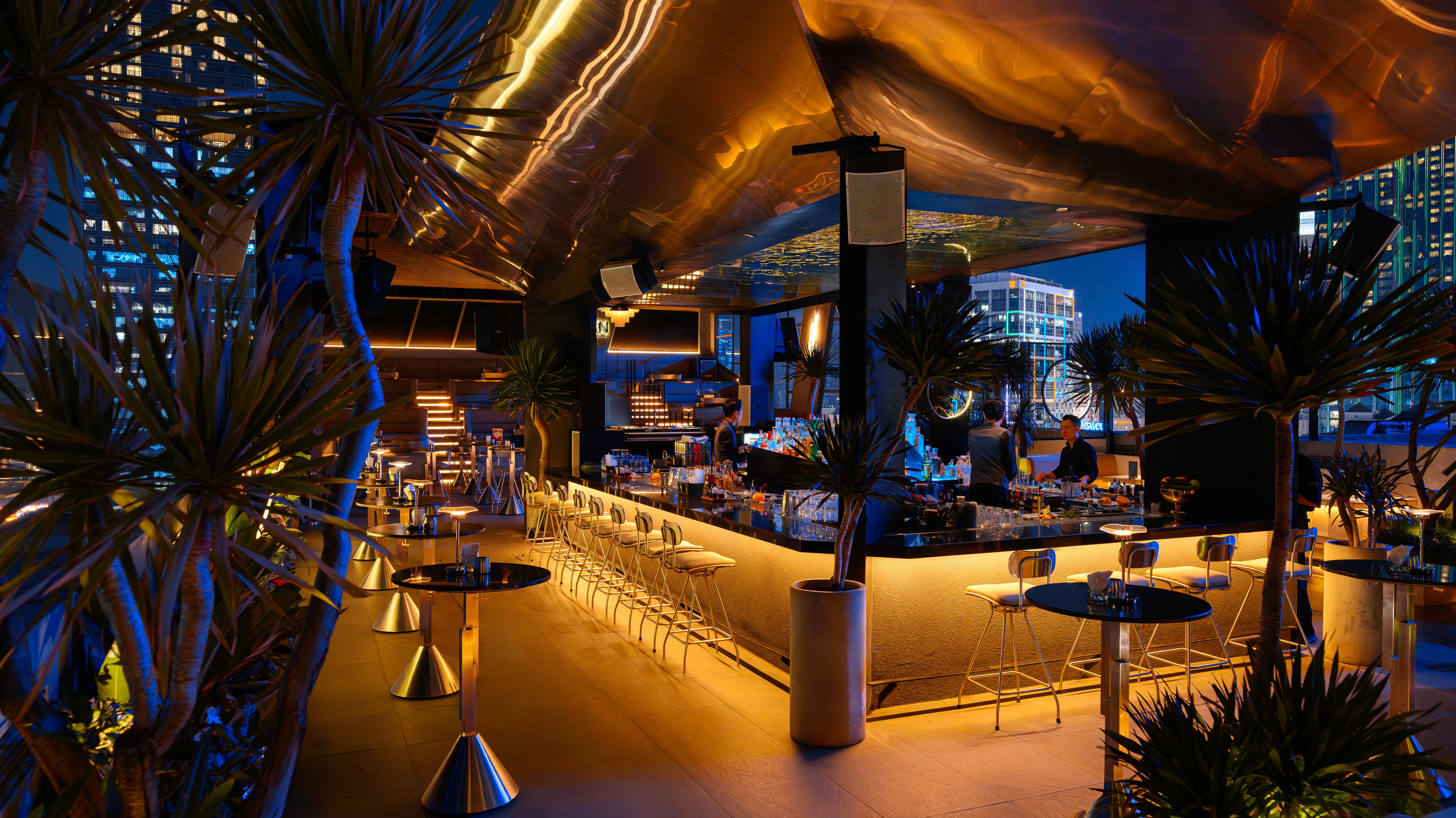 SOCIAL &
ROOFTOP
BAR AREA